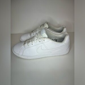 Nike Women's Court Borough Low Sneaker